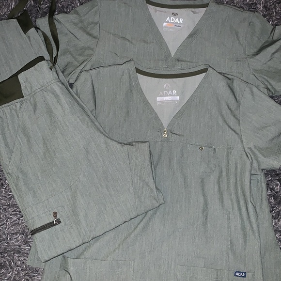 Women’s scrubs: sz xs, small & med - Picture 2 of 9